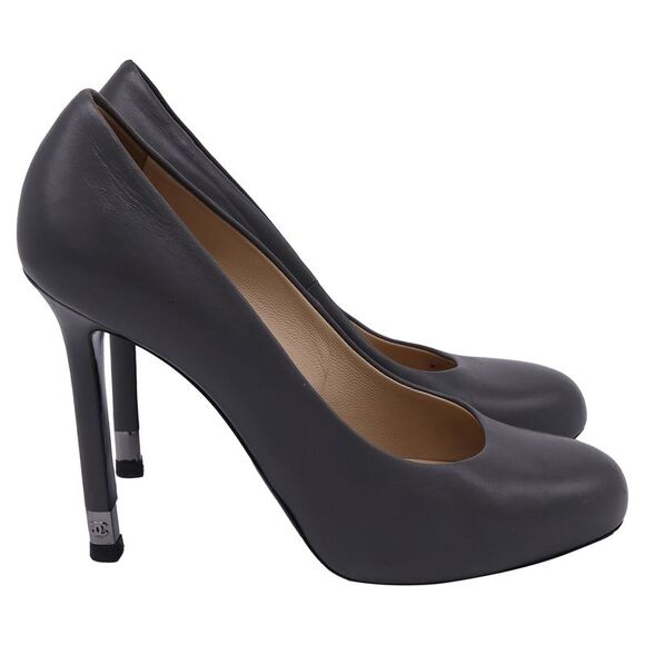 Chanel CC Round-Toe Pumps in Grey Leather - Picture 1 of 8